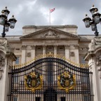 012 Buckingham palace gate.jpg
